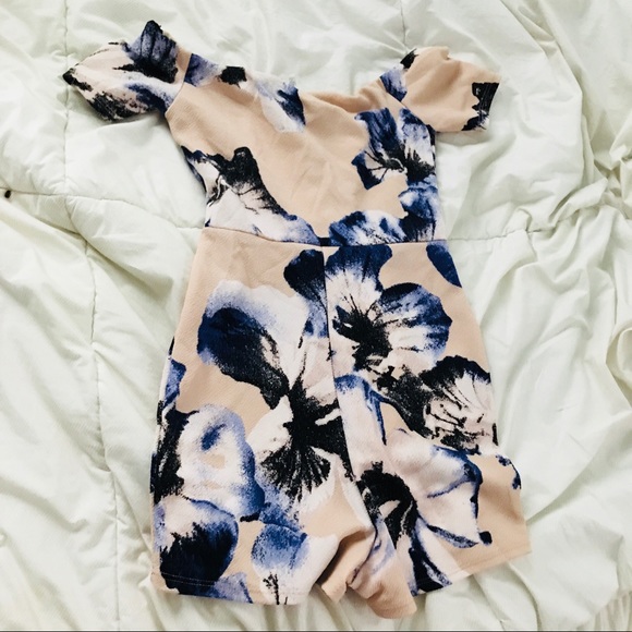 Off the shoulder floral romper - Picture 2 of 4